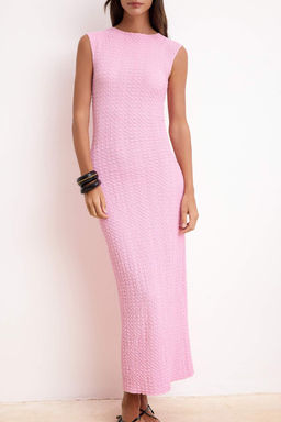 Pembe Dokulu Kumas Fitted/Vucuda Oturan Ay Kol Esnek Orme Midi Kalem Elbise TWOSS24EL00103