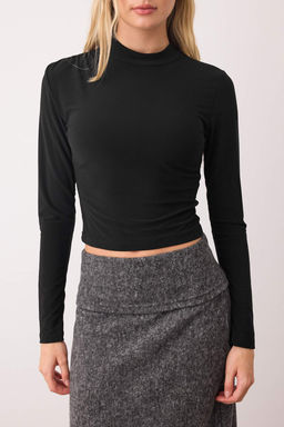 Siyah Kolu Buzgu Detayl? Fitted/Vucuda Oturan Dik Yaka Crop Esnek Orme Bluz TWOAW23EL01391