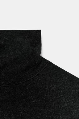 CAMISETA CUELLO ALTO ASIM?TRICA / Negro - Zara фото 8