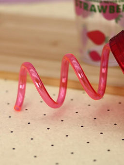 Тамблер iLikeGift "Fruits party Strawberry", pink (380 ml)