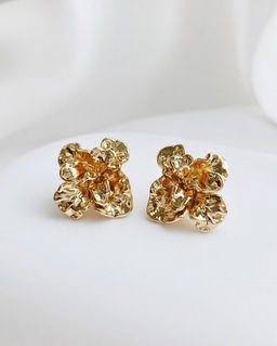 Стильные серьги