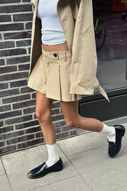 PLEATED SHORTS WITH BUTTONS - Zara фото 2