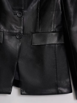 Приталенный жакет из искусственной кожи / Zarina