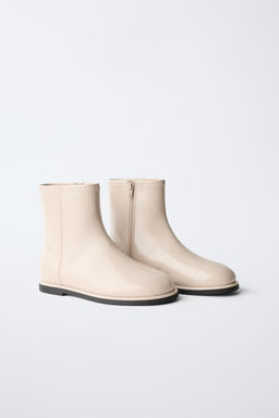 ECRU PATENT-FINISH ANKLE BOOTS - Zara фото 2