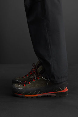 HIKING TRAINERS