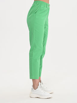 Легкие и комфортные летние брючки из хлопка с добавлением лайкры.