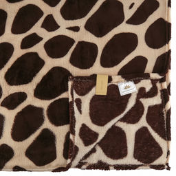 Плед/покрывало 150х200см "Сон жирафа", велсофт "California" набивной, полиэстер 100%, плотность 160г/м2, упаковка: 16х33см пояс бумажный, "Домашняя мода" (Россия)