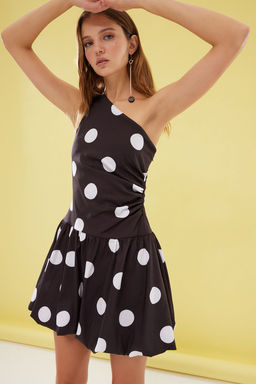 Trendyolmilla Siyah-Beyaz Puantiyeli Poplin Dokuma Dugun/Nikah S?k Abiye Gece Mezuniyet Elbisesi TPRSS25EL00054