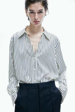 Blusa con escote de pico