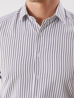 Slim Fit K?sa Kollu ?izgili Erkek G?mlek