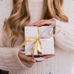 Лента атласная «Белые снежинки», 15 мм, 23±1 м, золотая