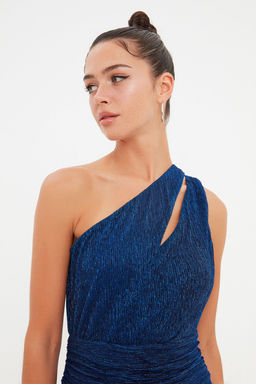 TRENDYOLMILLA Saks Vucuda Oturan Astarl? Par?lt?l? Orme K?sa S?k Abiye Elbise TPRSS21EL2596  фото 3