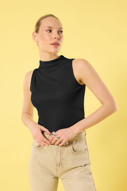 Siyah Buzgu Detayl? Regular/Normal Kal?p Crop Orme Bluz TWOSS25BZ00262