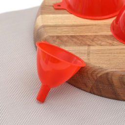 Цена за 3 шт. Набор воронок, 3 шт., 9×8 см, 8×7 см, 6.5×6.5 см, красный