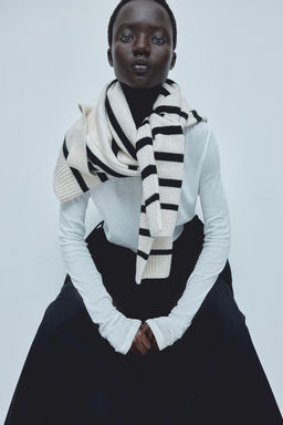 Falda circular con tiras