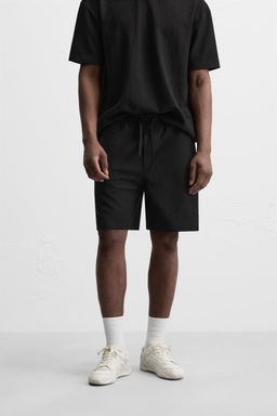 TEXTURED JOGGER BERMUDA SHORTS