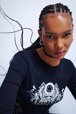 Nirvana Приталенная футболка с круглым вырезом в рубчик и длинными рукавами