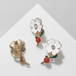 Цена за 12 шт. Брошь «Цветы ромашки с божьей коровкой», разноцветная в золоте