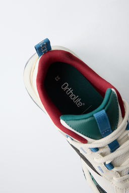 TRAINERS WITH AIR CUSHION