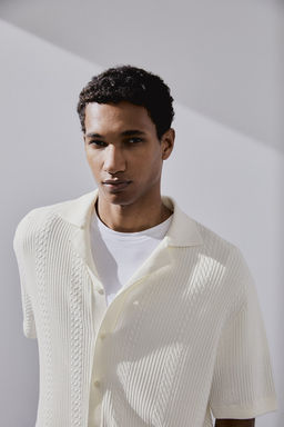 Camisa resort en punto con textura Regular Fit