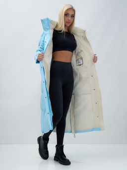 Пальто утепленное стеганное зимнее с капюшоном женское голубого цвета 9625Gl - Mtforce фото 15