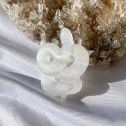 Фигурка "Змея" из Селенита