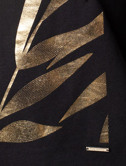 VILATTE / Футболка из премиального хлопка с авторским принтом фольгой фото 3