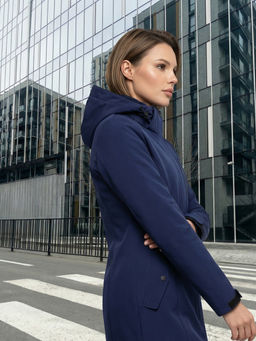 Парка женская софтшелл виндстоппер удлинённая с капюшоном темно-синего цвета 9618_1TS