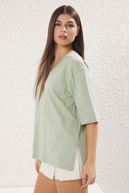 TRENDYOLMILLA Lacivert %100 Pamuk Oversize/Genis Kal?p Truvakar Kol Orme T-Shirt TWOSS25TS00011