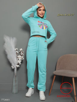 Женский спортивный костюм