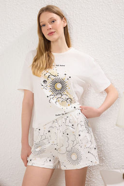 Trendyolmilla Ekru %100 Pamuklu Galaksi Desenli Sortlu Orme Pijama Tak?m? THMSS25PT00337  фото 3