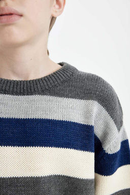 Трикотажный свитер стандартного кроя с круглым вырезом для мальчика с цветными блоками - Defacto фото 5