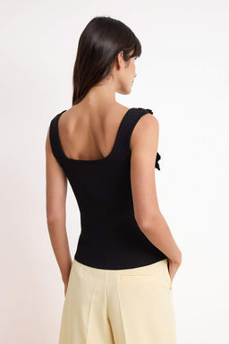 Siyah Kare Yaka Cicek Detayl? Fitted Triko Ince Bluz TWOSS26BZ00287 - Trendyolmilla фото 4