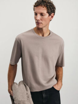 Базовая футболка regular fit / Zarina