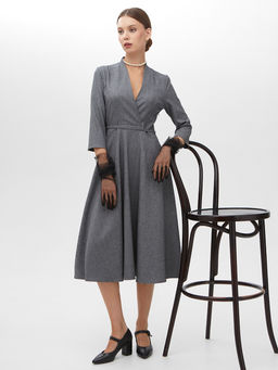 Платье из однотонной костюмной ткани