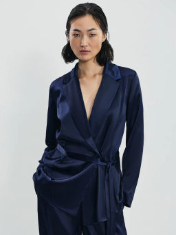 Атласная блузка с отложным воротником и поясом / Zarina