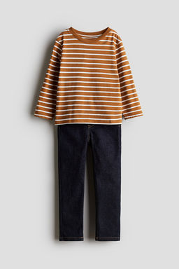 Conjunto de camiseta y vaquero