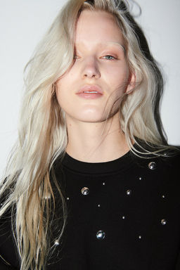 Sudadera efecto neopreno con tachuelas - H&m фото 2