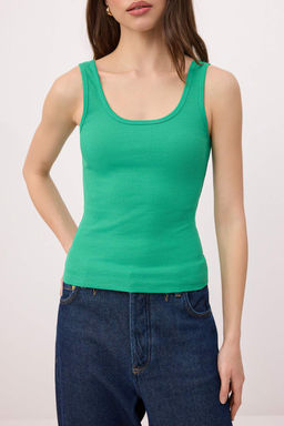 TRENDYOLMILLA Beyaz Fitted/Vucuda Oturan Havuz Yaka Fitilli Esnek Orme Atlet TWOSS22AL0042  фото 56