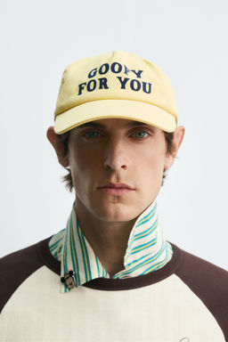 TEXT CAP HARRY LAMBERT FOR ZARA X DISNEY