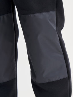 Черный комбинезон с наколенниками для мальчика