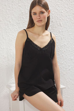 Trendyolmilla Siyah %100 Pamuklu Dantel Detayl? Muslin Sortlu Dokuma Pijama Tak?m? THMSS25PT00357