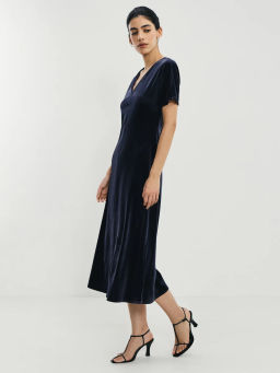 Платье миди из бархата / Zarina