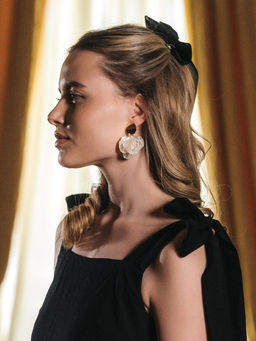 Клипсы для ушей QF Ветерок, цвет белый в золоте