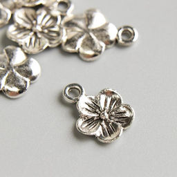 Цена за 20 шт. Металлический элемент, декоративная подвеска «Арт Узор. Незабудка», серебро, 1.2×0.8 см