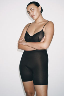 BODY SHORTS CON POLIAMIDA / Negro