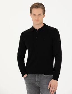 Черный базовый свитер узкого кроя