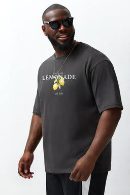 Antrasit Oversize/Genis Kesim Bisiklet Yaka Limon Bask?l? Buyuk Beden T-Shirt TMNSS25BF00002