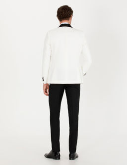 Белый приталенный костюм-смокинг для жениха - Cacharel фото 4