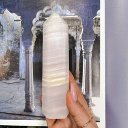 Кристалл из Манганокальцита